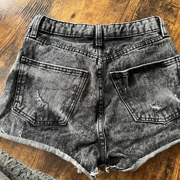 Shorts - Picture 3 of 3